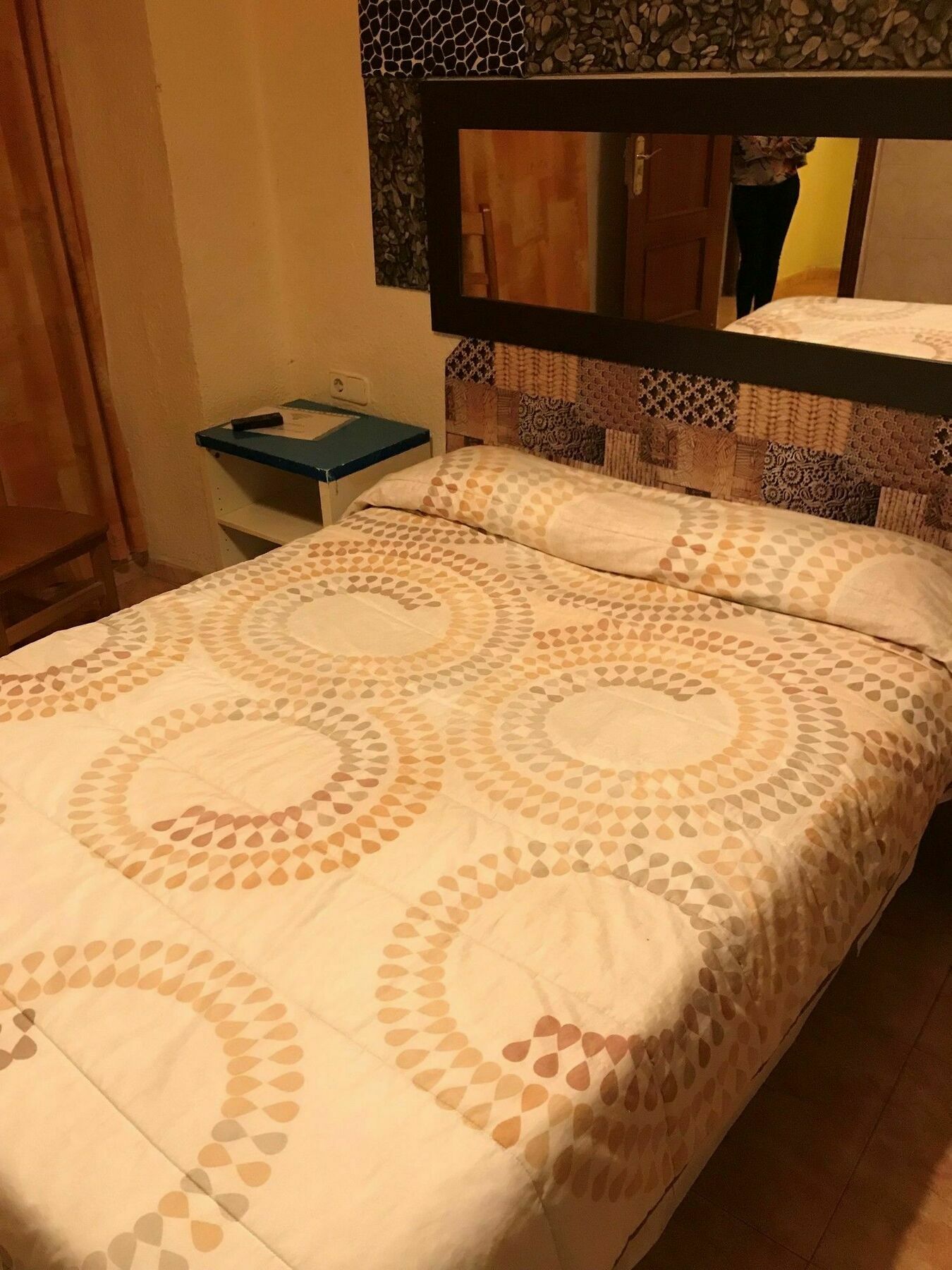 Hostal Becerrea Madrid Exterior photo